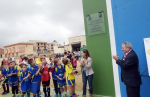 El presidente durante la inauguración de las nuevas instalaciones deportivas de Macastre.