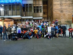 Foto de familia de muchos de los participantes en la San Silvestre de Benifaió 2015.