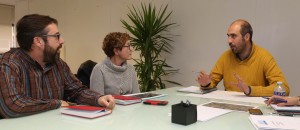 El edil junto la alcaldesa y el diputado de Carreteras.