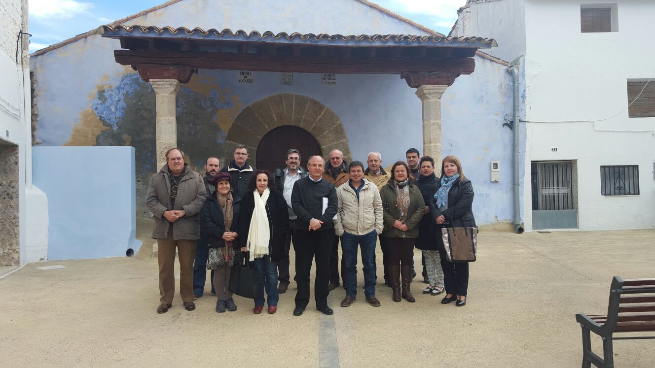 Participantes en la reunión desarrollada en Los Serranos.