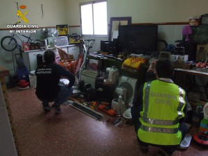 Parte de lo decomisado por los agentes de la Guardia Civil.