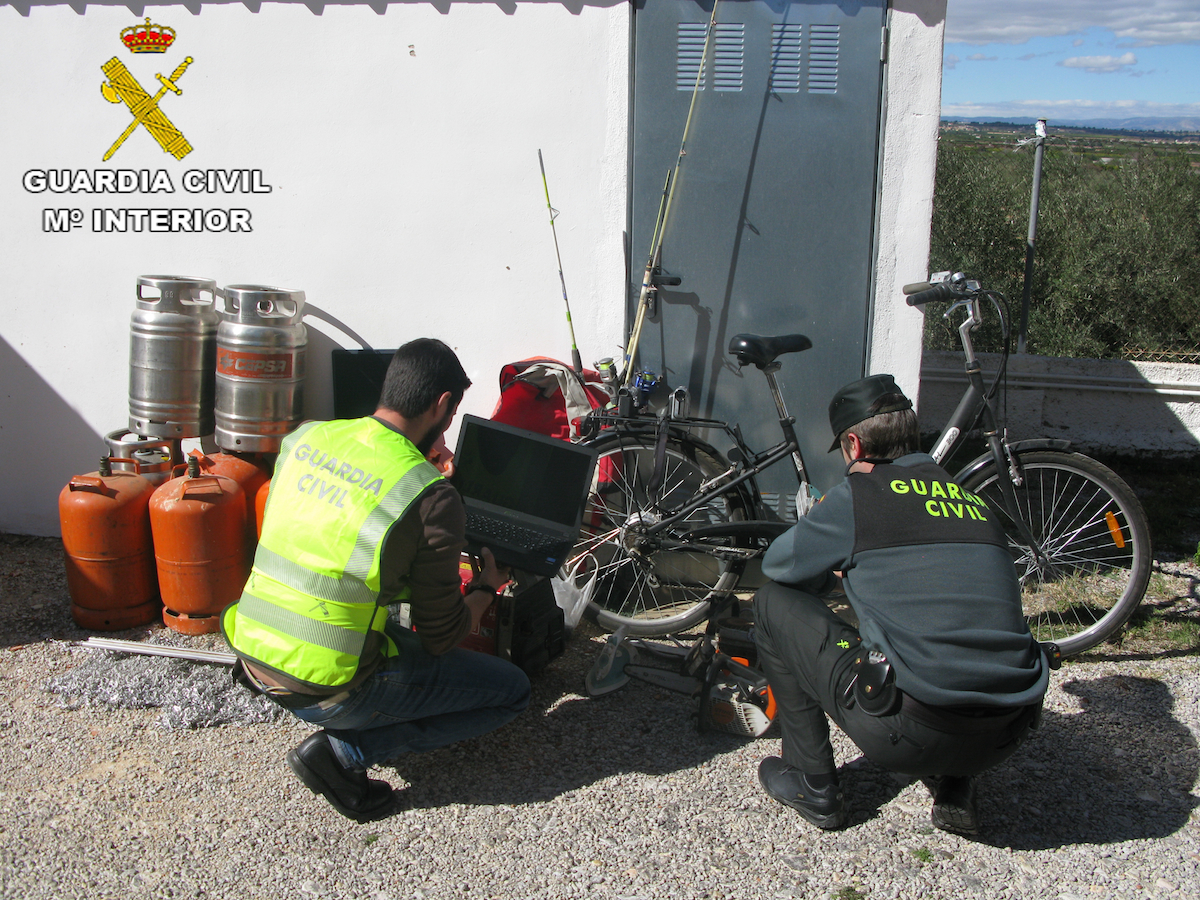 Parte de los objetos recuperados por los agentes de la Guardia Civil.