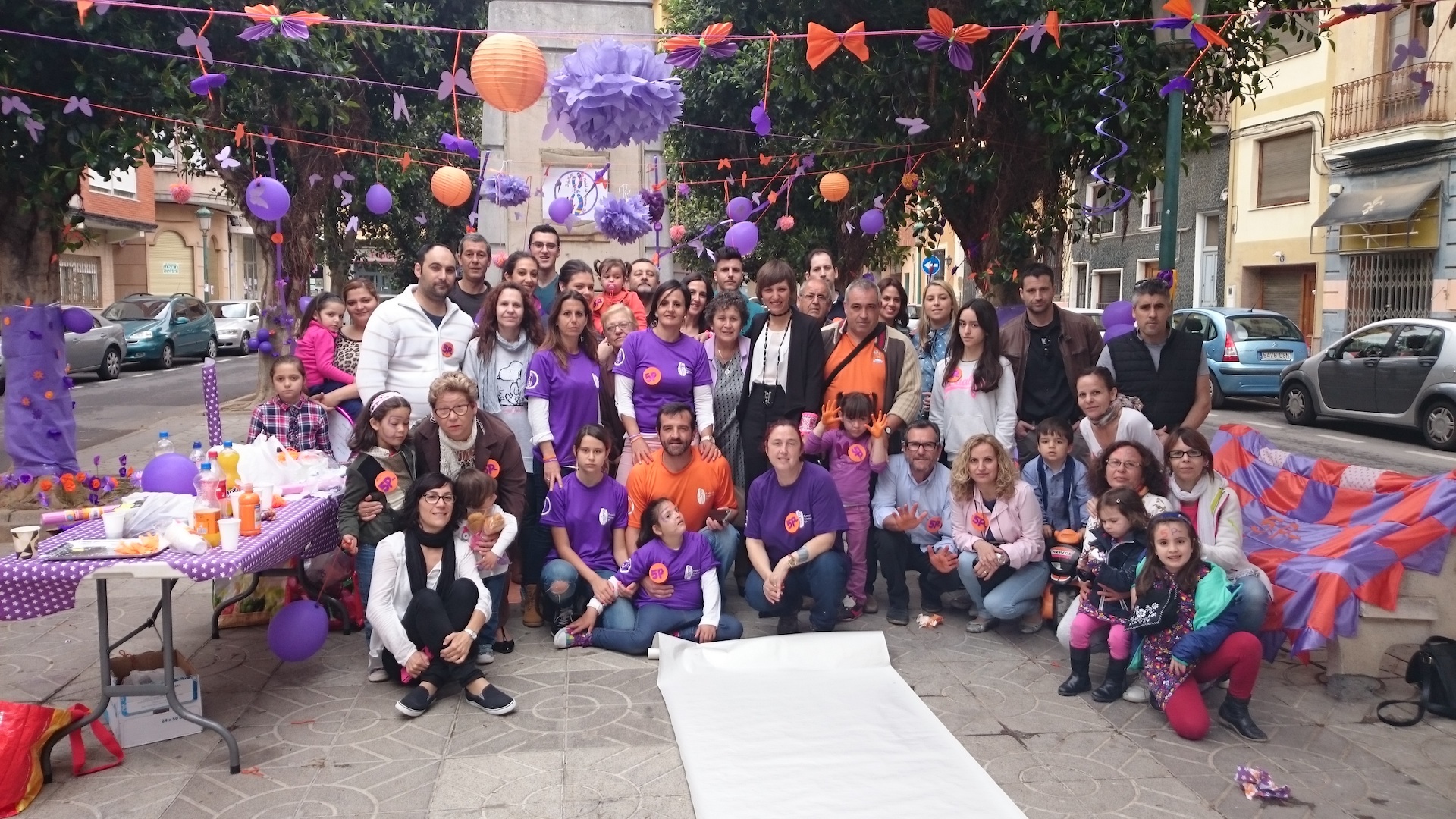 Participantes en la jornada solidaria de la Fundación Síndrome 5P en Benifaió.