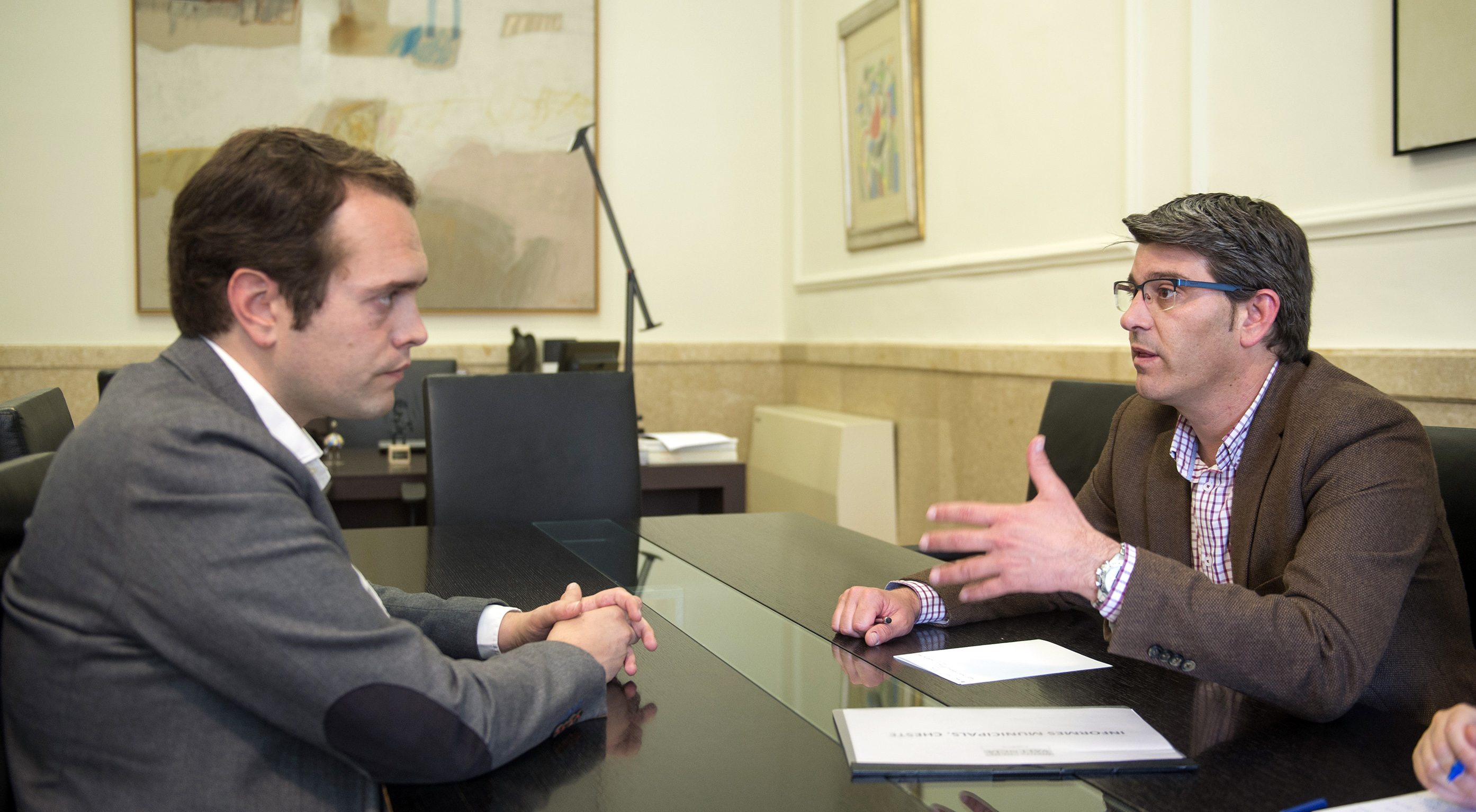 El alcalde de Cheste con el presidente de la Diputación, Jorge Rodríguez.