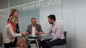 Firma del acuerdo con la participación del presidente del CVI, Manuel Civera, el gerente Ángel Rodríguez y las responsables del proyecto en AIMPLAS, Raquel Giner y Mª José Tortosa.