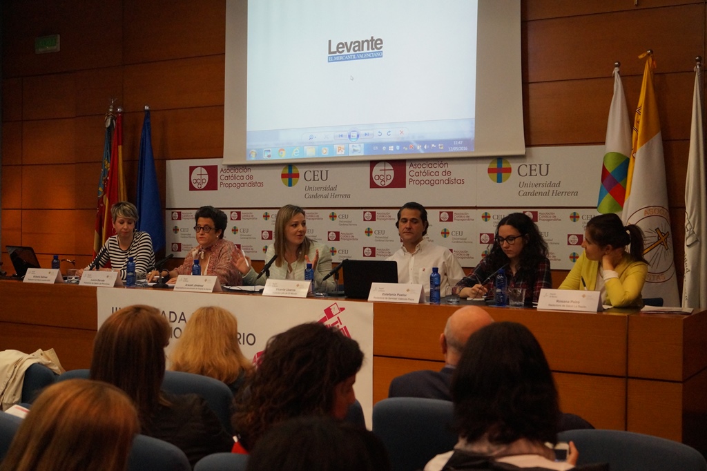 El Hospital de Manises reúne a periodistas, médicos y pacientes para analizar los desafíos de la comunicación sanitaria.