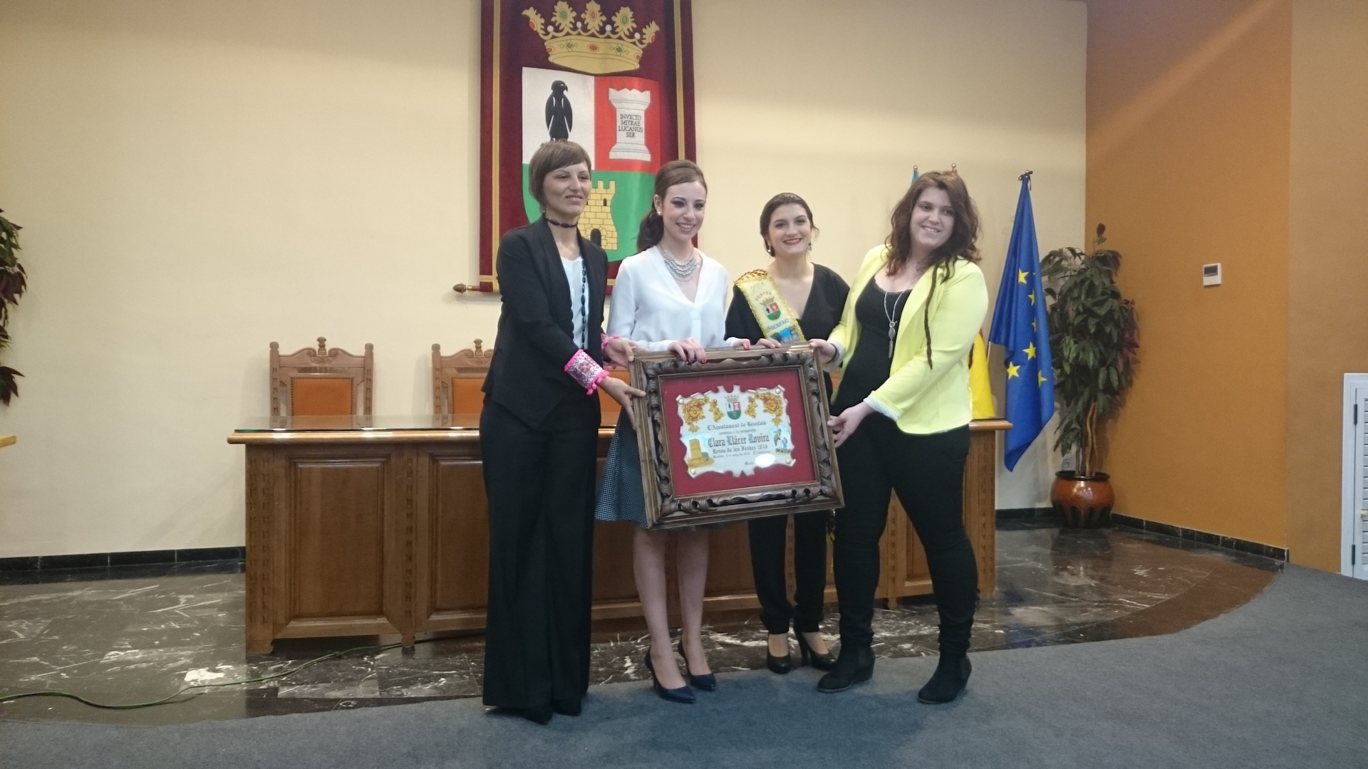 Clara Llácer Rovira es nombrada Reina de las Fiestas de Benifaió 2016.