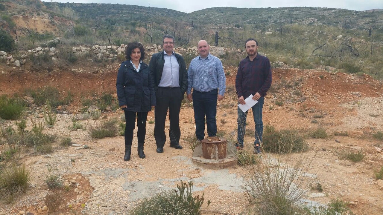 El Subdirector de Infraestructuras con ediles y alcalde de Turís.