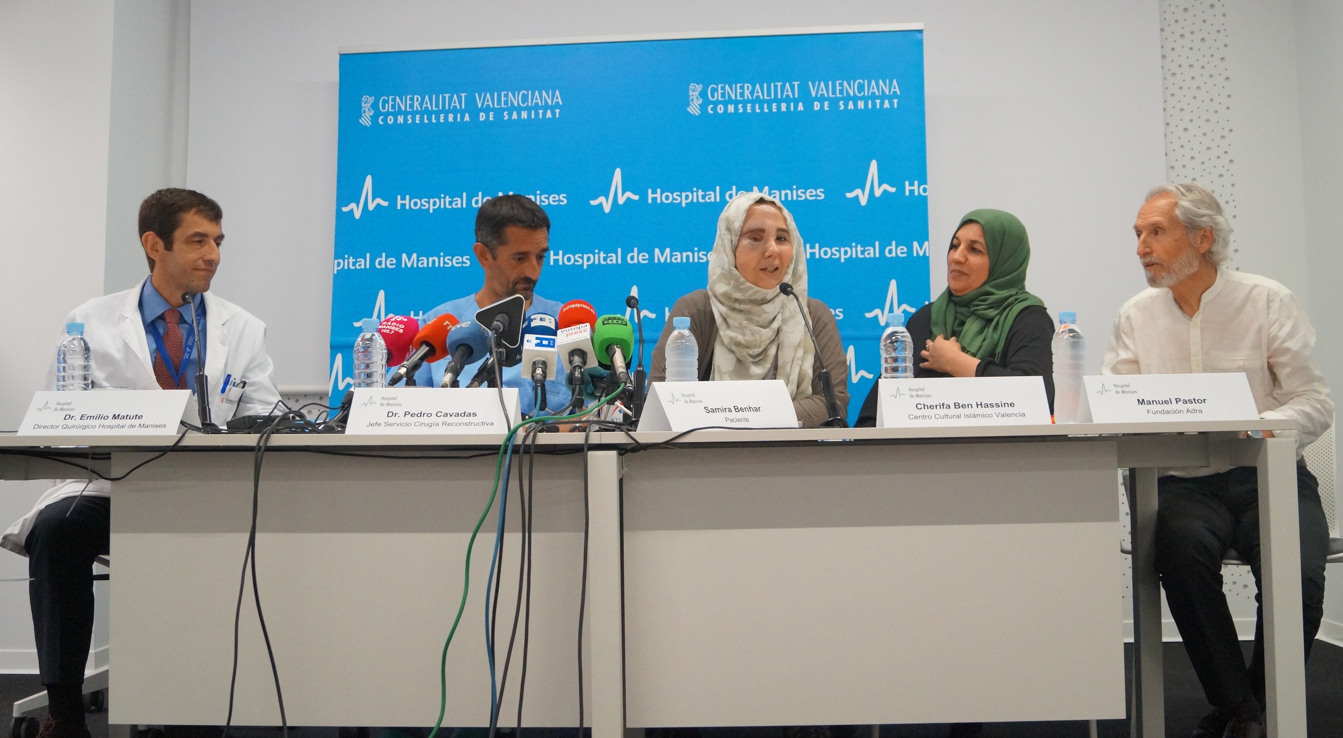 Rueda de prensa del doctor Cavadas con Samira en el Hospital de Manises.