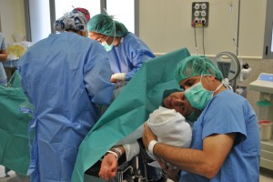 Realización de una cesárea en el Hospital de Manises.