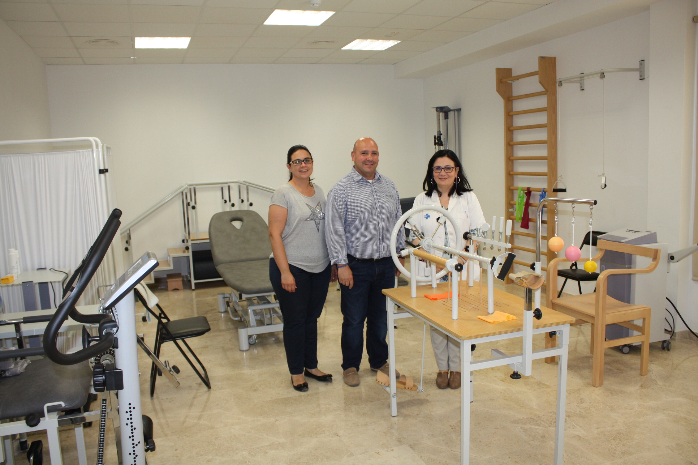 El alcalde, Eugenio Fortaña y la concejal de Bienestar Social, Núria Montero, han visitado las instalaciones junto a la coordinadora del centro.