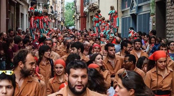 La Nova Muixeranga i la Colla de Reus quan va actuar a Algemesí el 2012.