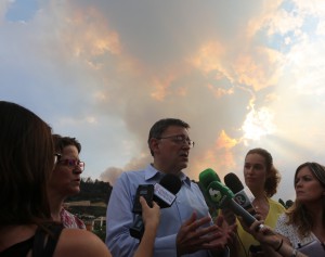 El President de la Generalitat, Ximo Puig, durante su visita a la zona afectada por el incendio.