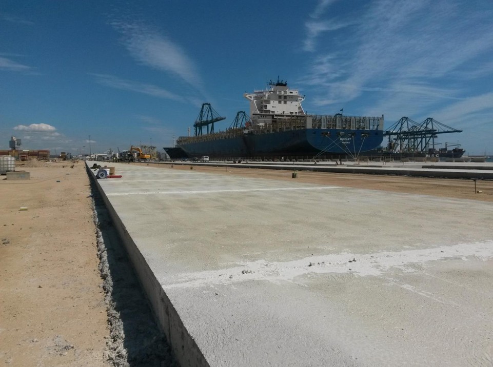 Obras realizadas por la cementera Cemex en el Puerto de Valencia.
