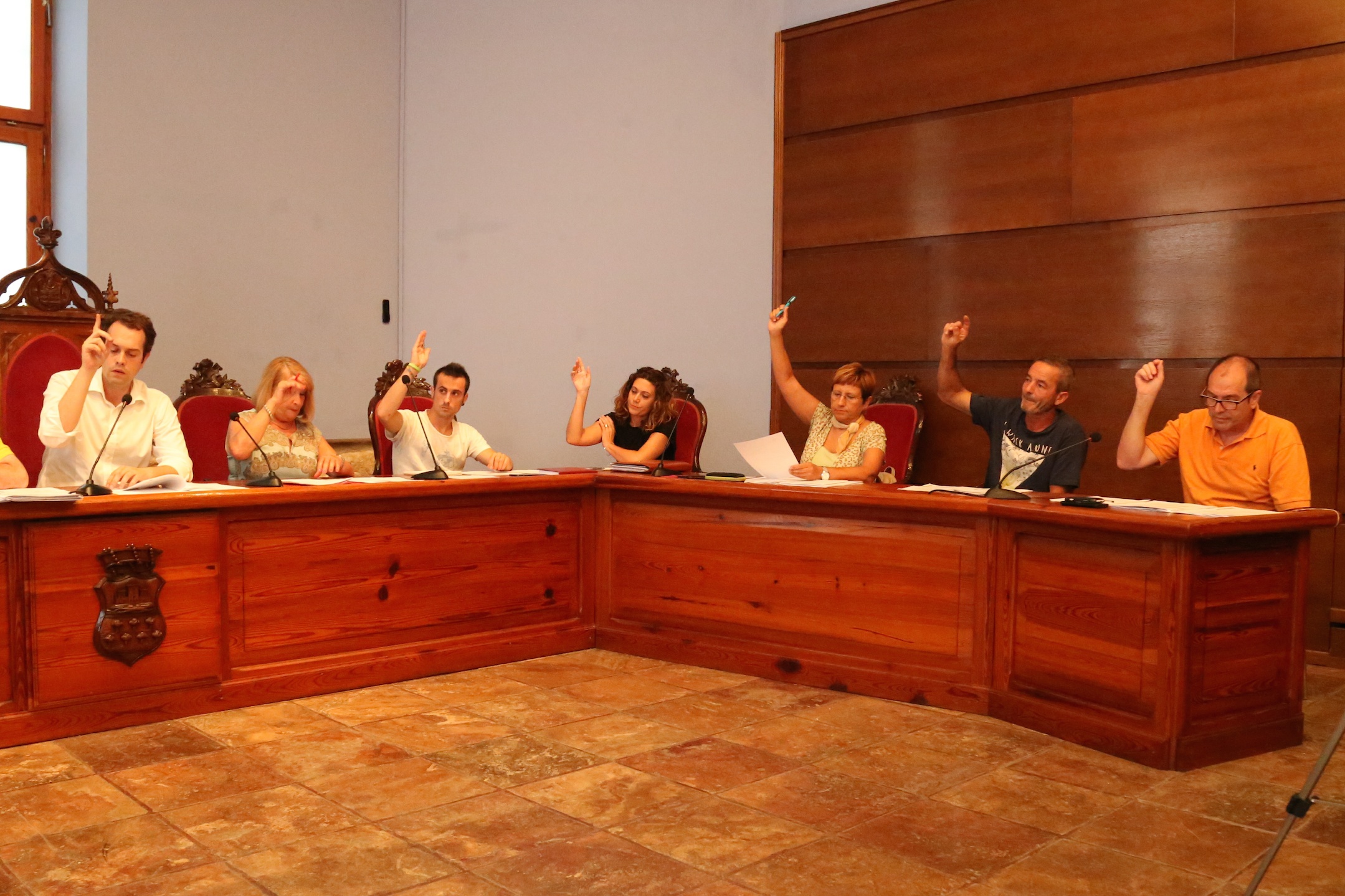 Equipo de gobierno en una última sesión plenaria del Ayuntamiento de Cheste.