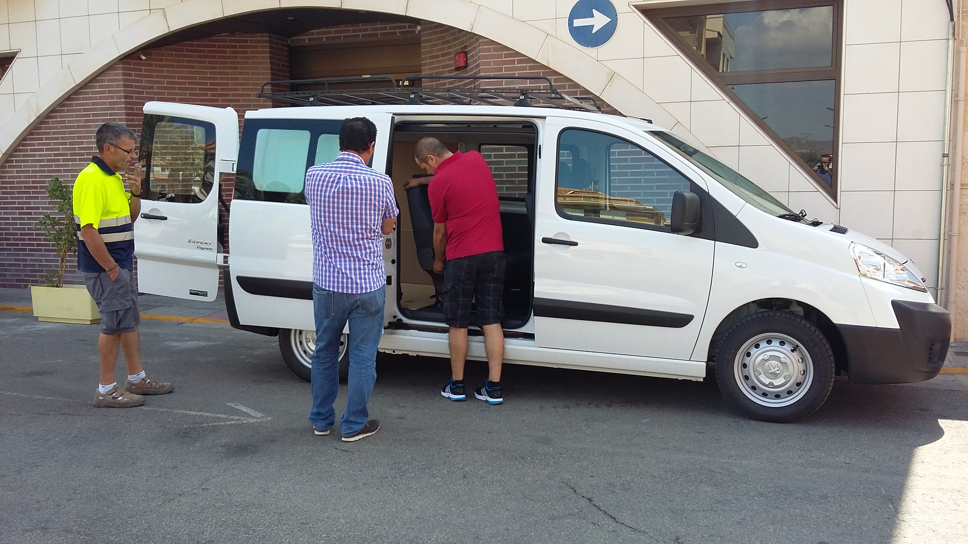 La nova furgonete de l'Ajuntament de La Pobla de Vallbona.