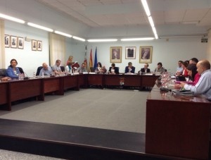 LaPoblaple El Ple de la Pobla de Vallbona vota en contra de la pujada del preu de l’aigua.