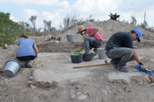 LaVella Las excavaciones permiten localizar tres torres de la antigua muralla y diversas ánforas de Ibiza, Turquía, el Egeo y Túnez.