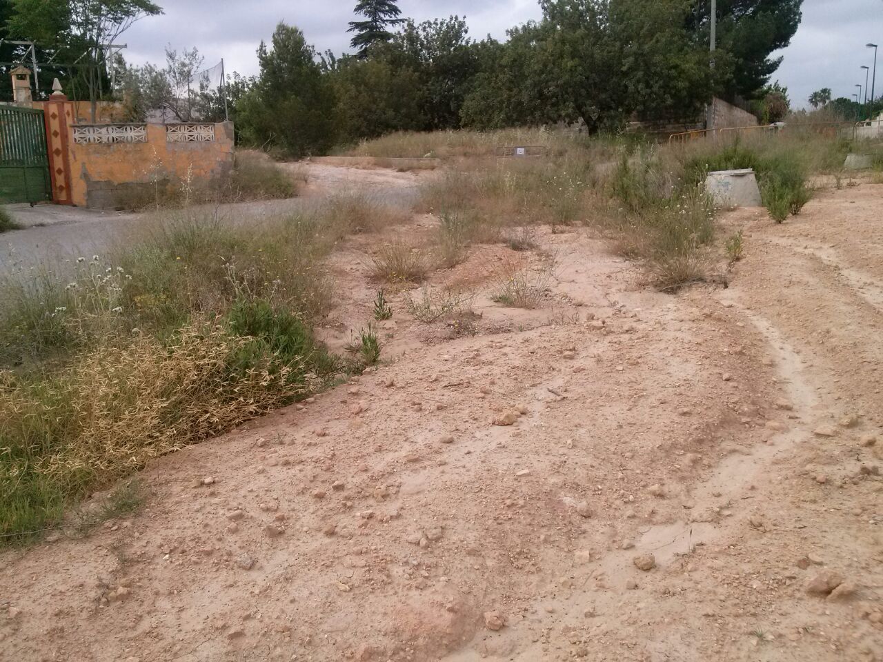 El Ayuntamiento de Riba-roja de Túria ha aprobado que se hará cargo de la ejecución de las obras de urbanización que faltan por concluir.