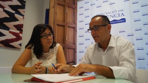 Sinarcasalcaldesa El diputado Bartolomé Nofuentes con la alcaldesa de Sinarcas.