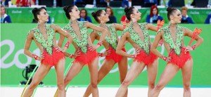 La gimnasta turisana Elena López (la primera por la derecha) con sus compañeras en Río.