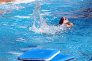 La piscina de Cheste acoge diversas actividades este verano.