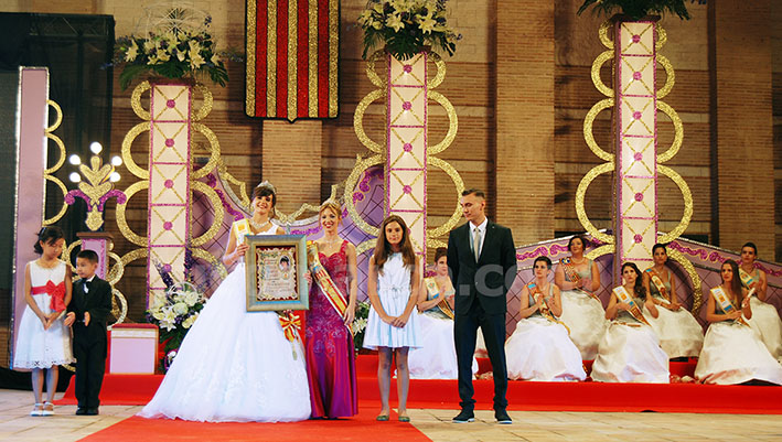 Mireia Pastor Lorente es la nueva Reina de la Feria y Fiestas de Buñol.