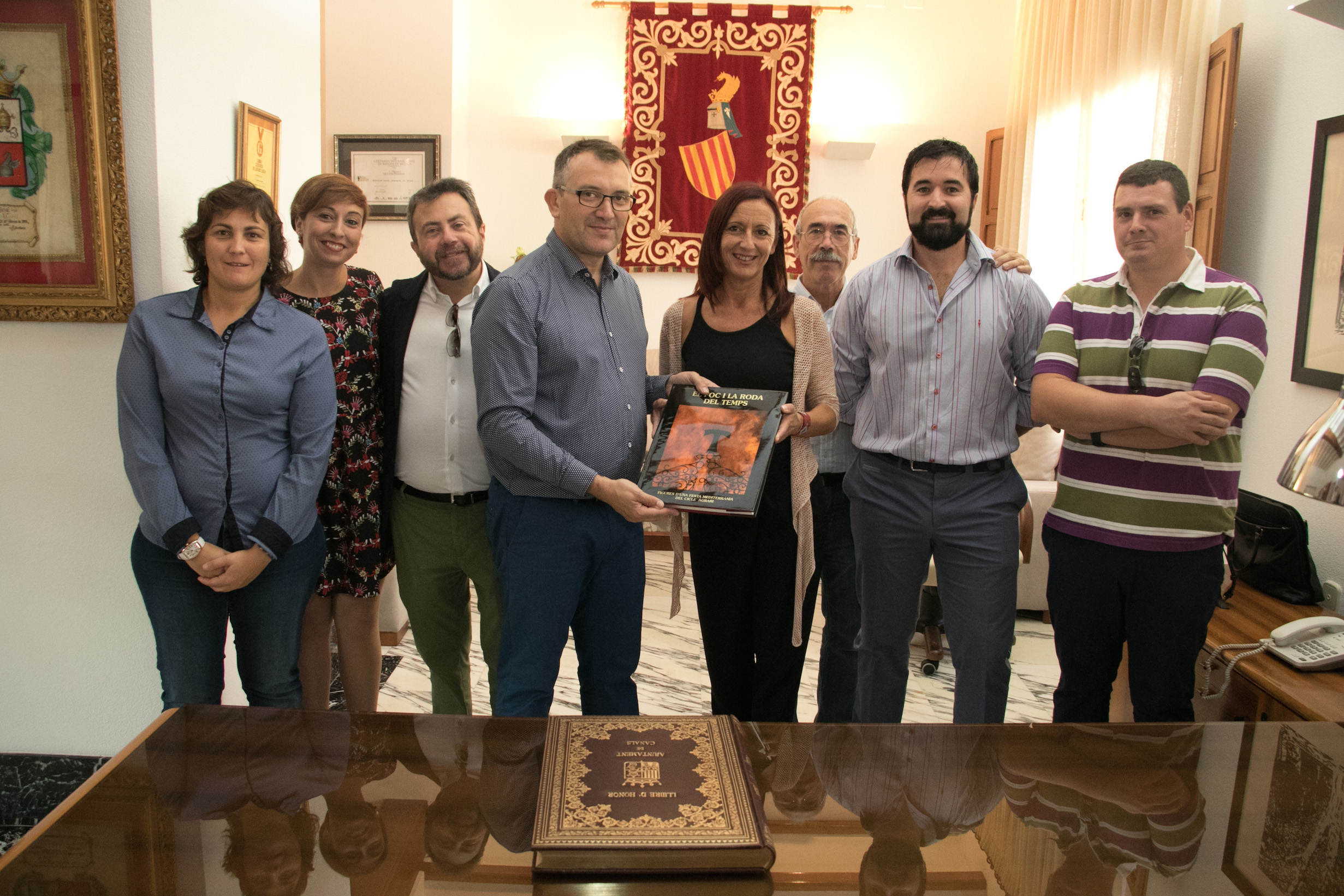 La vicepresidenta de la Diputación, Maria Josep Amigó, en su visita a Canals.