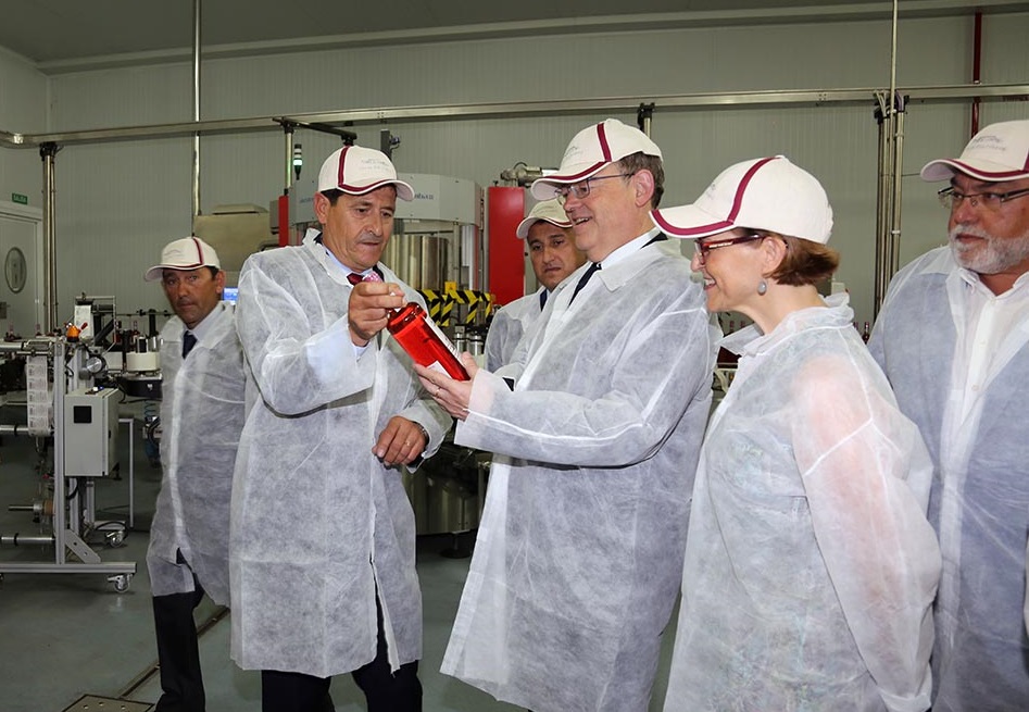 El Consell reconoce el esfuerzo cotidiano de Anecoop para situar a la industria agroalimentaria valenciana como la más importante de España.