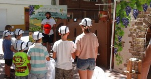 camporrobles Los talleres medioambientales La Bodega del Reciclaje recorren los centros escolares de los municipios de la Mancomunidad Tierra del Vino.