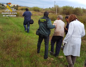 Alfarp La Guardia Civil procedió a la localización y auxilio de un varón de 88 años que se desoriento tras salirse de la carretera y quedar parcialmente el vehículo en una acequia.