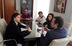 ChesteColomer El Secretario de la Agencia de Turismo Valenciano, Francesc Colomer, con los responsables del Ayuntamiento de Cheste.