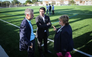 LEliana Jorge Rodríguez y Mercedes Berenguer con el alcalde de l'Eliana.