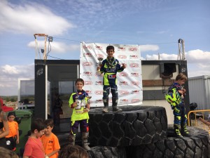 Los jóvenes pilotos del Motoclub Buñol, Kiko y Vin.