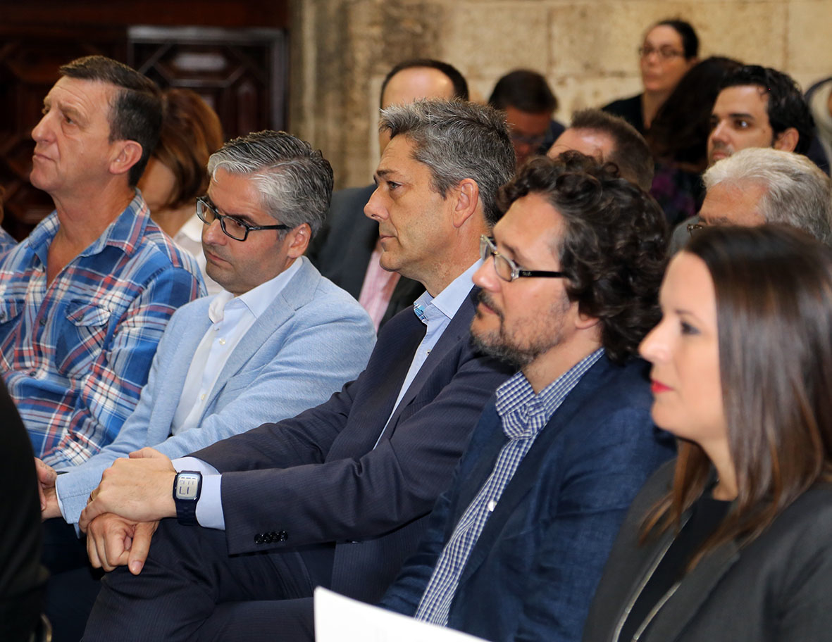 El Alcalde de la Pobla de Vallbona se ha sumado al acto institucional que se ha celebrado en el Palau de la Generalitat.