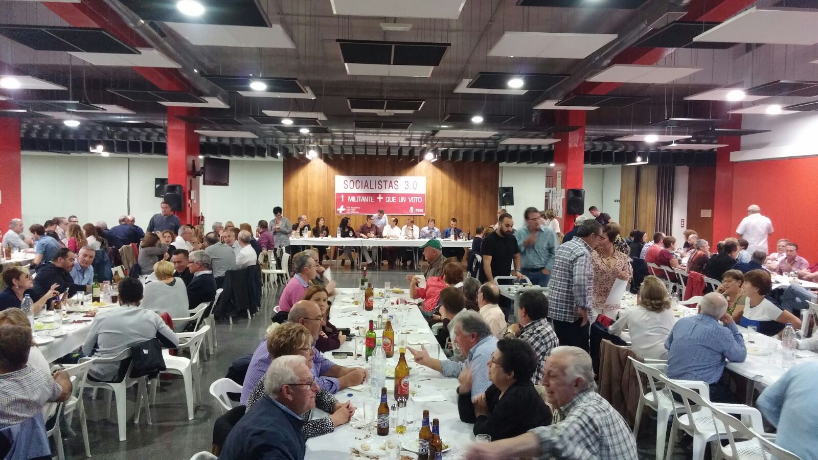 En la reunión se establecieron cuatro mesas de trabajo para plasmar un nuevo modelo de partido.