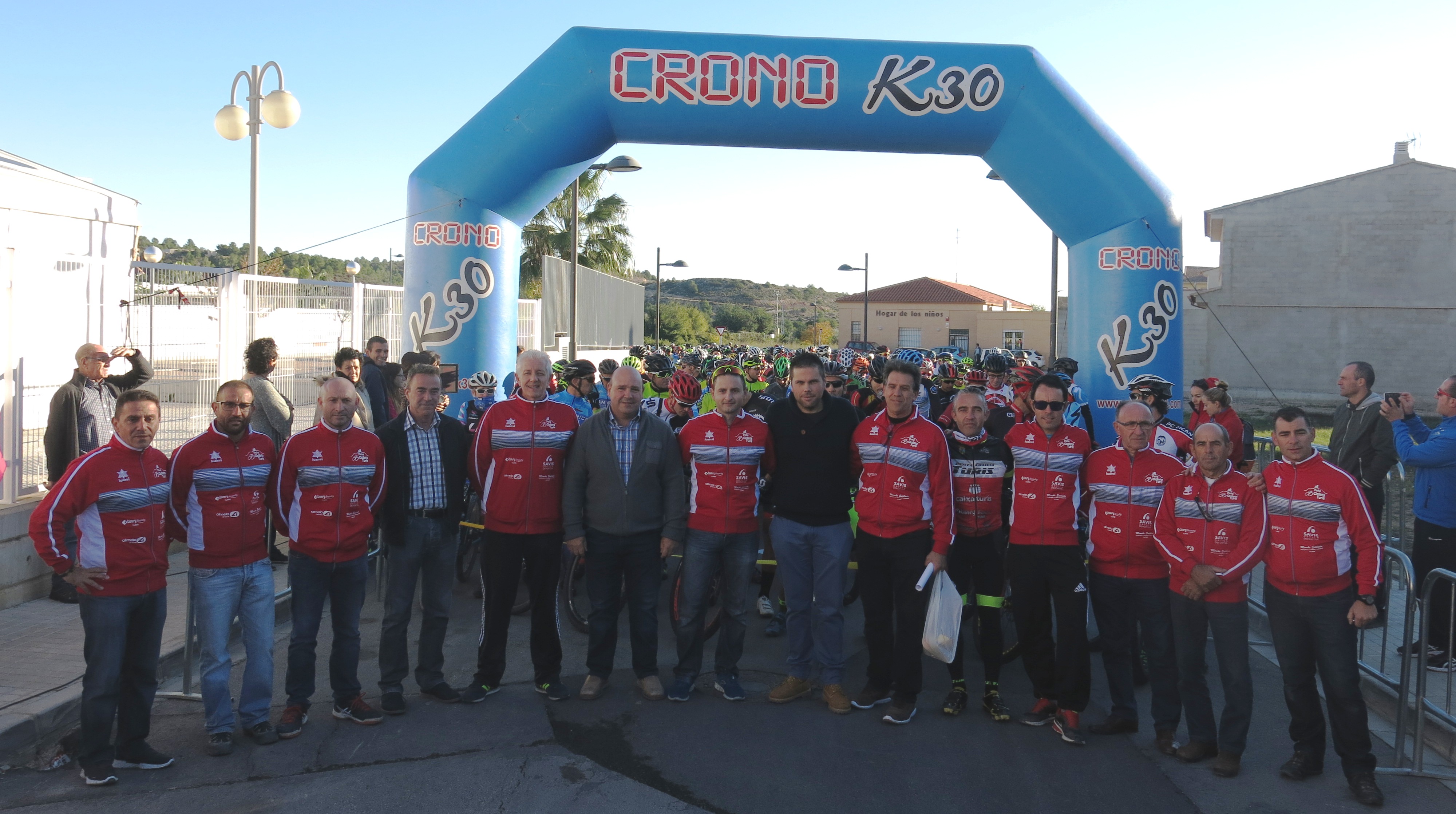 Salida de la prueba en la que han participado más de trescientos cincuenta corredores.