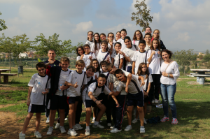 Los alumnos de los centros escolares de Cheste de 6º de Primaria se han iniciado en el Deporte de Orientación con una jornada en el Parque de La Lomiquia.