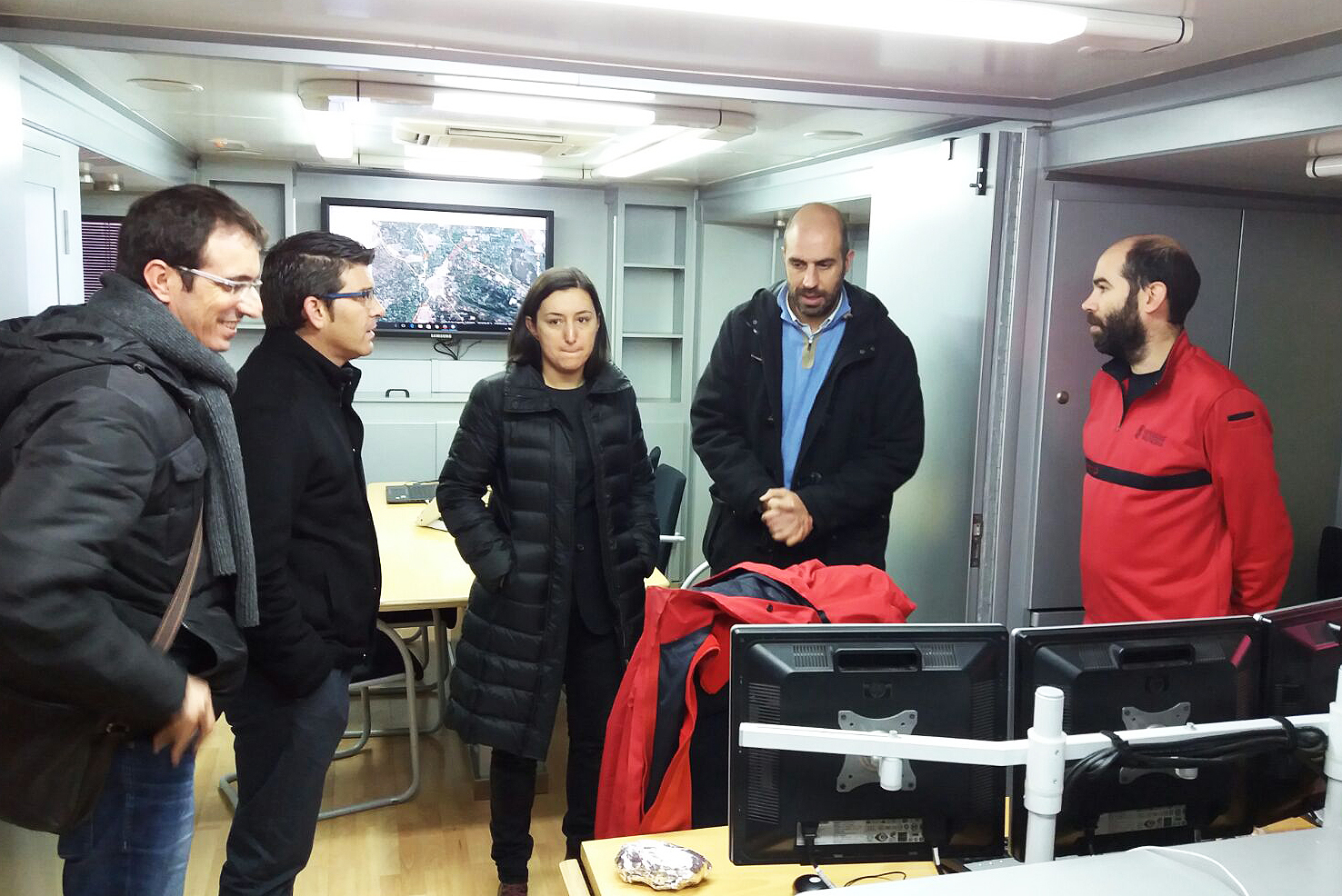 El presidente de la Corporación provincial visita el puesto de mando avanzado de Emergencias en Algemesí junto a Pablo Seguí.