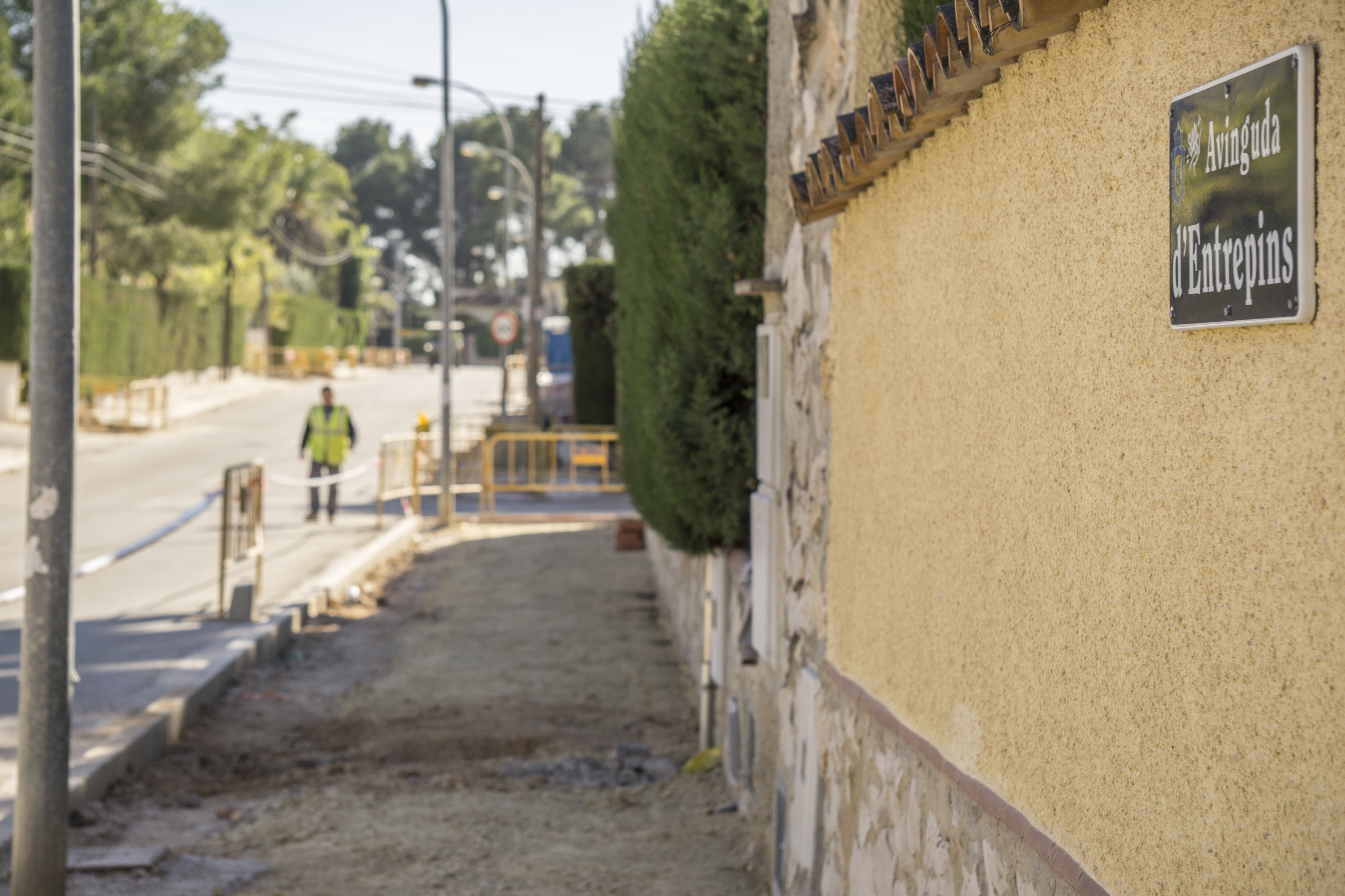 El equipo de gobierno sigue mejorando espacios públicos, tanto en el casco urbano como en urbanizaciones.