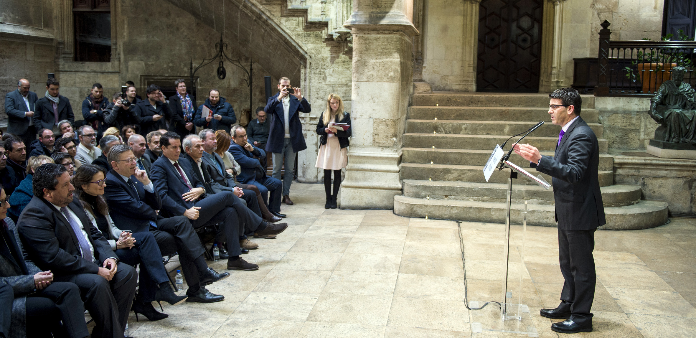 Rodríguez considera que “no podíamos reclamar más aportaciones al Estado para la Comunidad y al mismo tiempo mantener el esquema de financiación de nuestros pueblos y ciudades”.