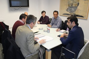 L'alcalde de La Pobla de Vallbona, Josep Vicent Garcia i Tamarit, i el director gerent de Ferrocarrils de la Generalitat Valenciana (FGV), Ángel García de la Bandera.