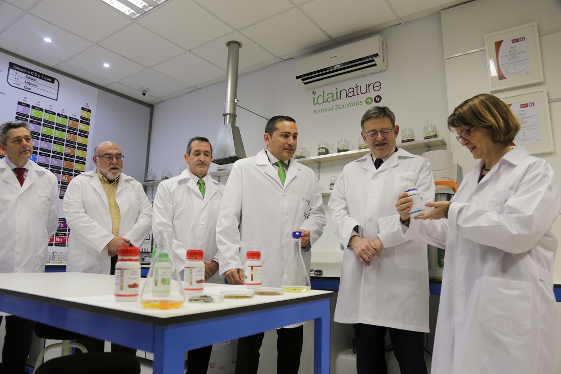 El President, que ha recorrido las instalaciones de Idai Nature acompañado por la consellera de Agricultura, Medio Ambiente, Cambio Climático y Desarrollo Rural, Elena Cebrián.