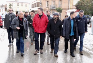 Ximo Puig, junto con el alcalde de Utiel, Fernando Benlliure, ha recorrido las calles de Utiel y sus pedanías.