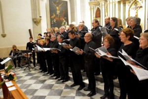 Actuación a cargo del Cor de L’Unió Musical de L’Eliana, bajo la dirección de Juani Jorge Campos.
