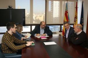 Pobla_Vallbona_001 Secrectari autonomic ocupació Enric Nondedéu, Alcalde de la Pobla, Josep Vicent Garcia i regidor de Desenvolupament Local, Javier Nóvoa.