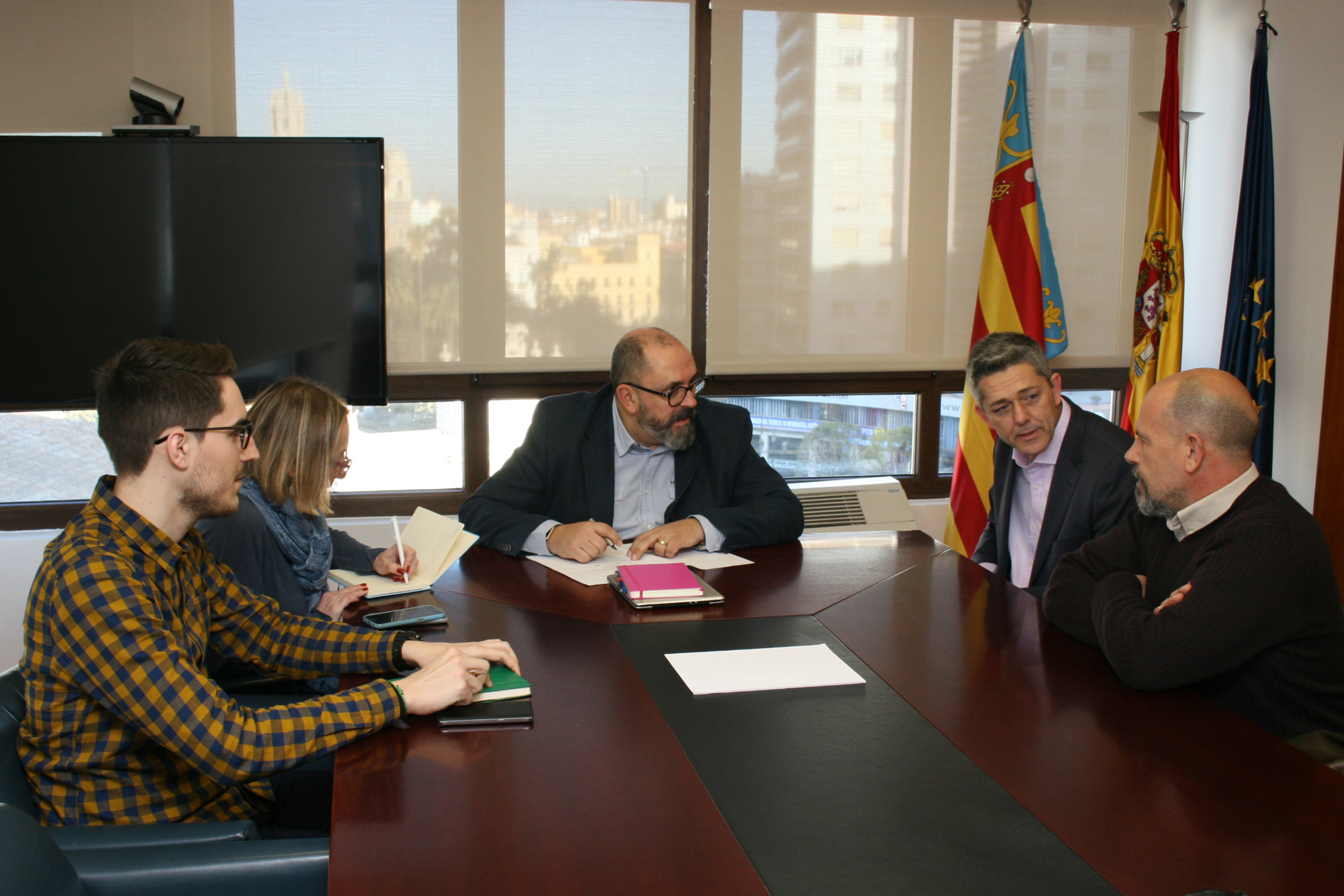 Secrectari autonomic ocupació Enric Nondedéu, Alcalde de la Pobla, Josep Vicent Garcia i regidor de Desenvolupament Local, Javier Nóvoa.