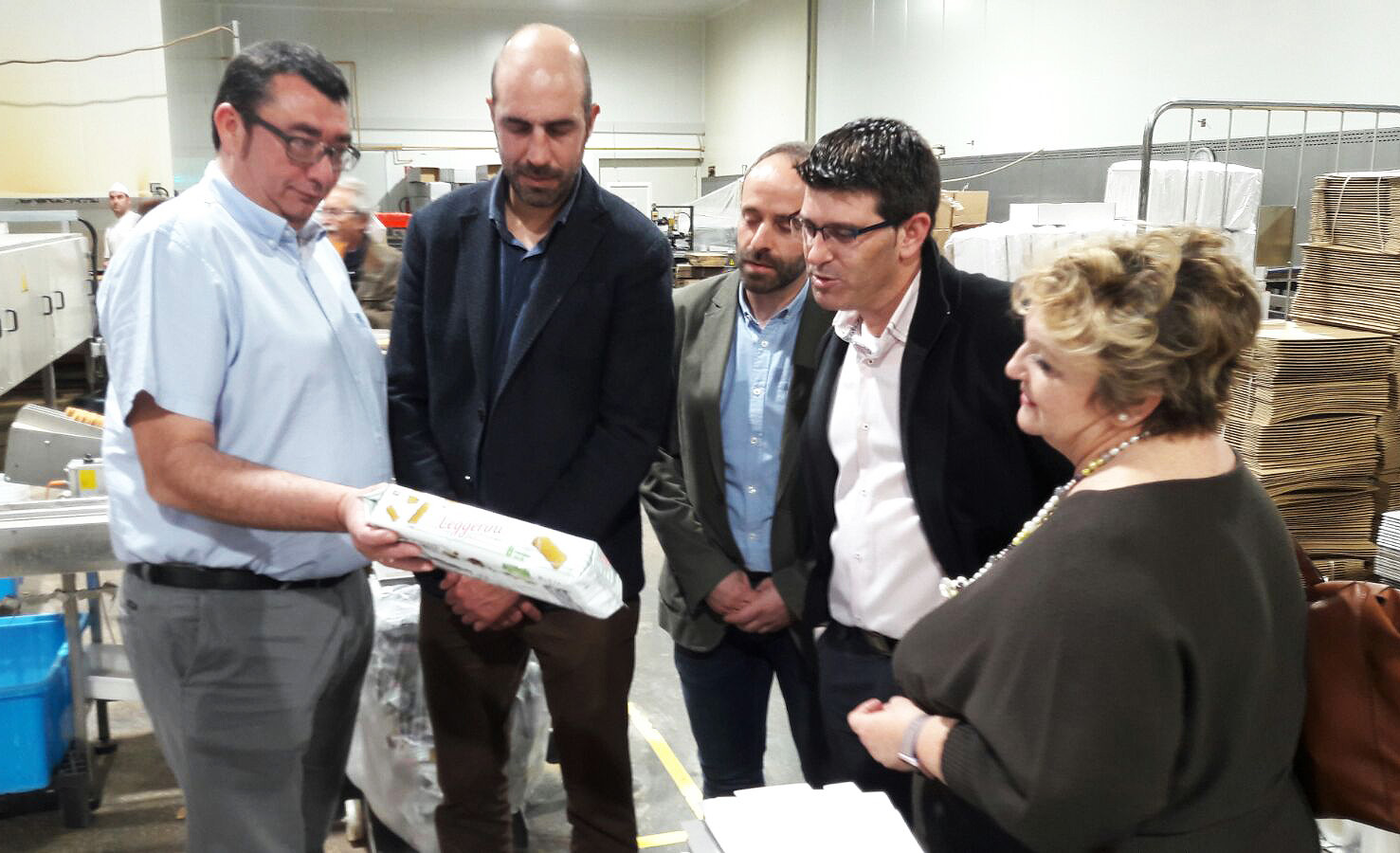 La subvención de 100.000 euros para mejorar la interconexión de las líneas eléctricas de la zona industrial ha permitido a Monteturia aumentar la potencia y mantener su fábrica en Los Serranos.