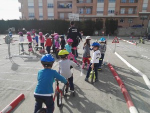 dav La Policía Local de Requena ha puesto en marcha la campaña de Educación Vial para escolares.