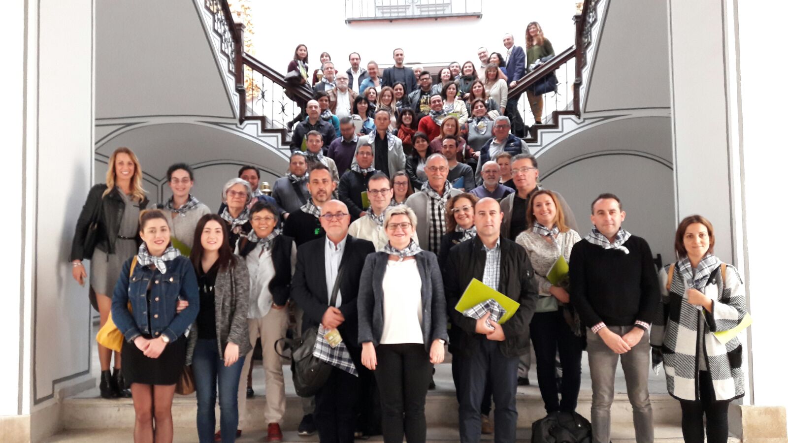 La diputada, Pilar Moncho, con los asistentes a la reunión en la Diputación.